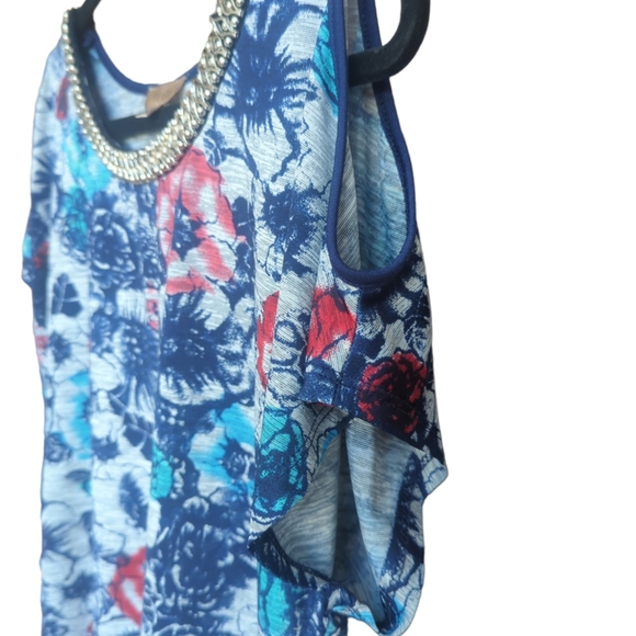 Medium multi blue color floral top. Short sleeve. Office or dinner wear - Picture 3 of 6